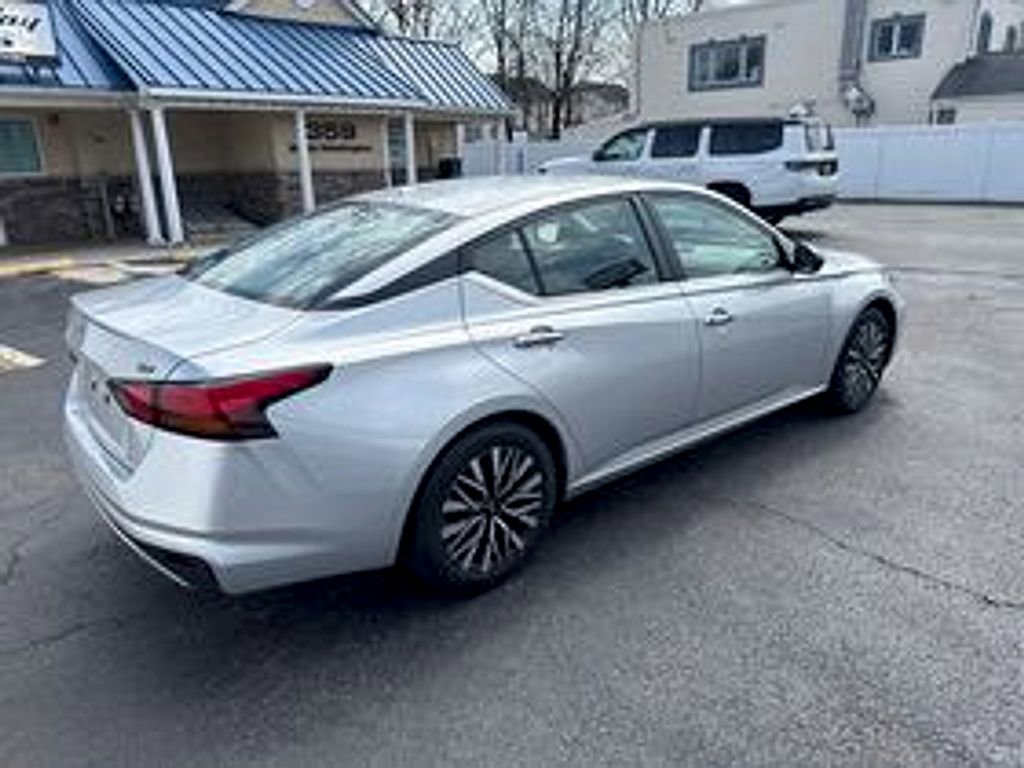 Used 2024 Nissan Altima 2.5 SV FWD image 5