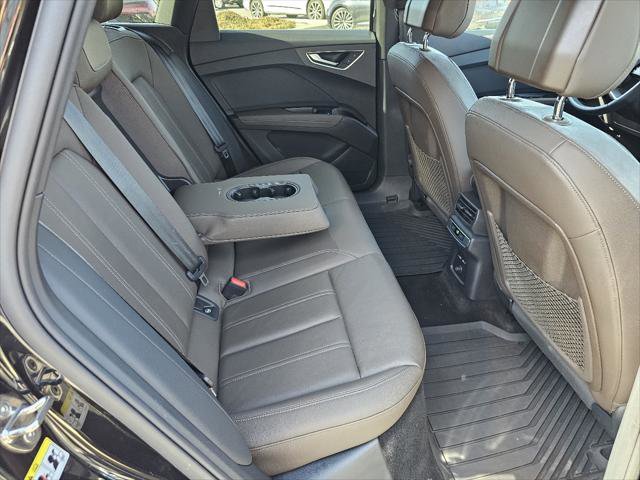 Used 2025 Audi Q4 e-tron Premium image 6