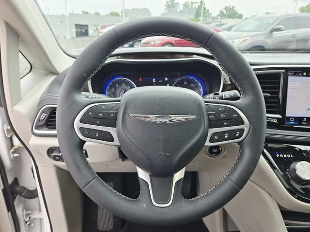 Used 2022 Chrysler Pacifica Limited AWD/4WD image 19