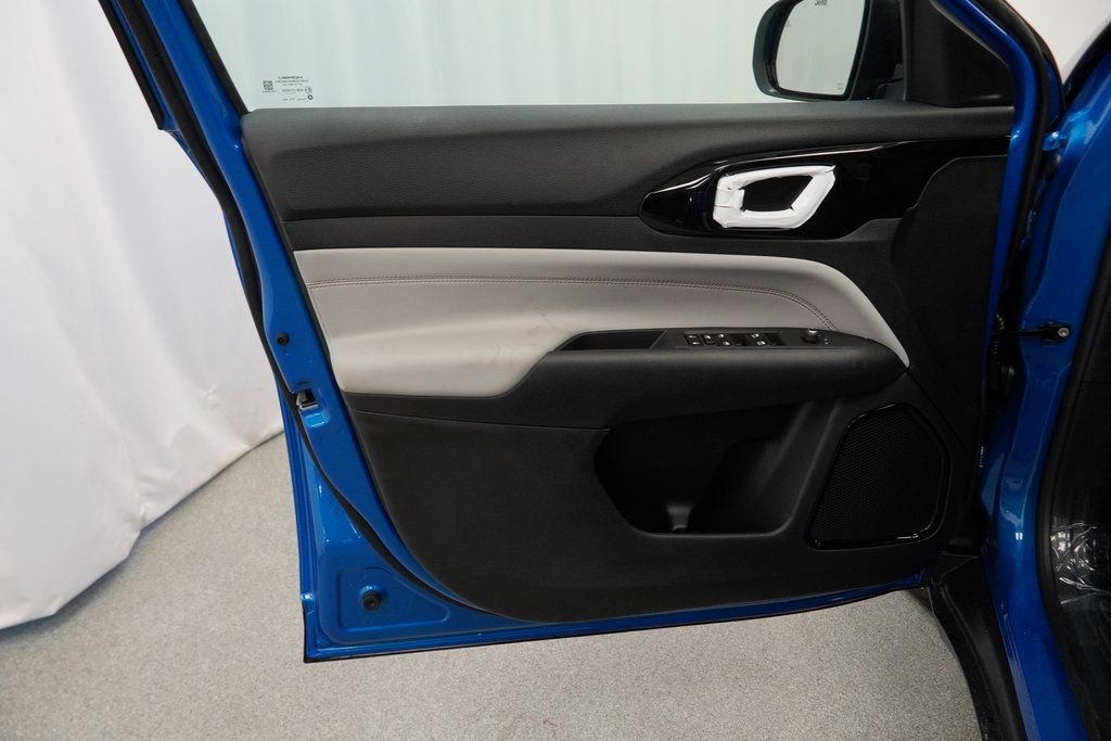 New 2026 Jeep Compass Limited image 27