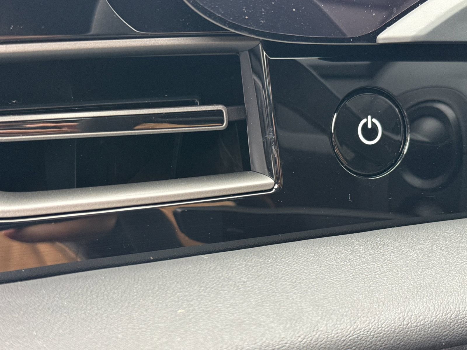 New 2026 Porsche Taycan image 32