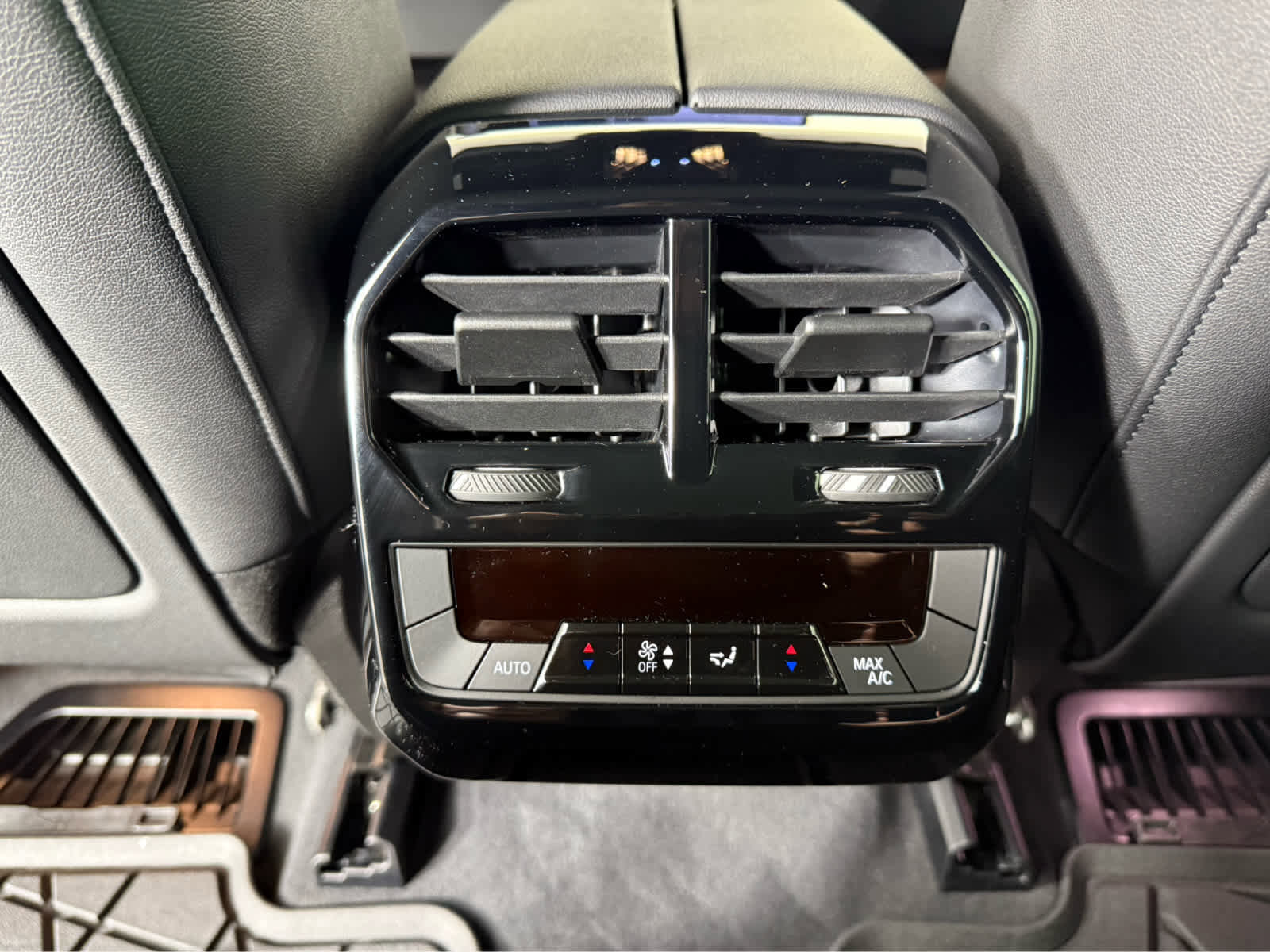 Certified 2025 BMW iX xDrive50 image 17