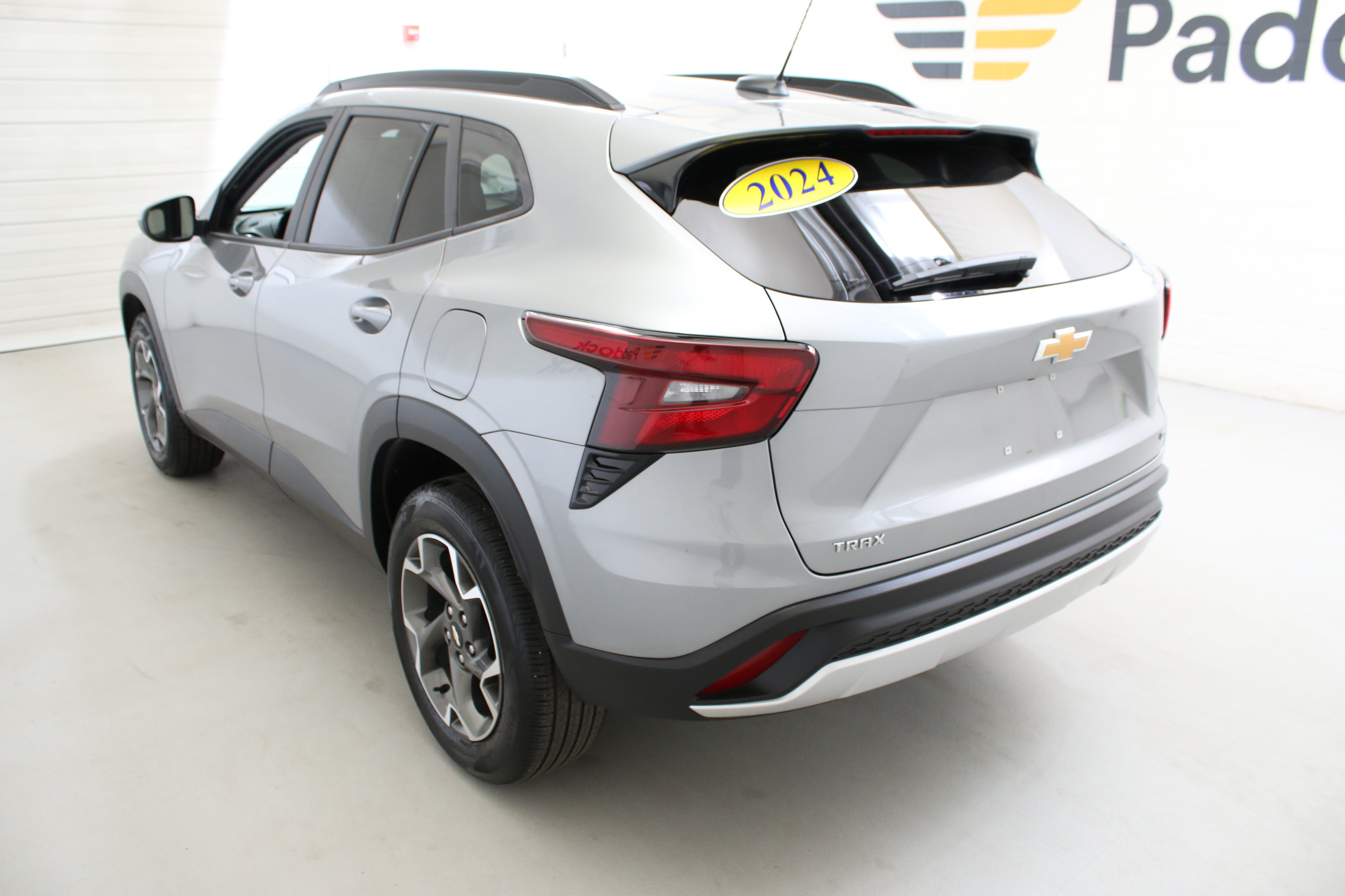 Used 2024 Chevrolet Trax LT w/ Driver Confidence Package FWD image 7