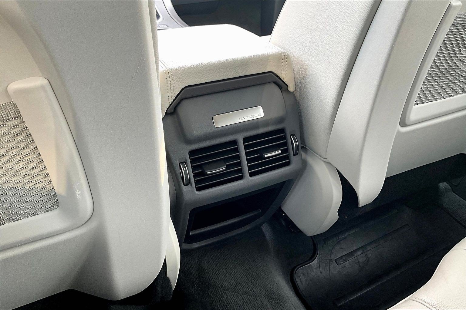 Used 2019 Land Rover Range Rover Evoque SE AWD/4WD image 24