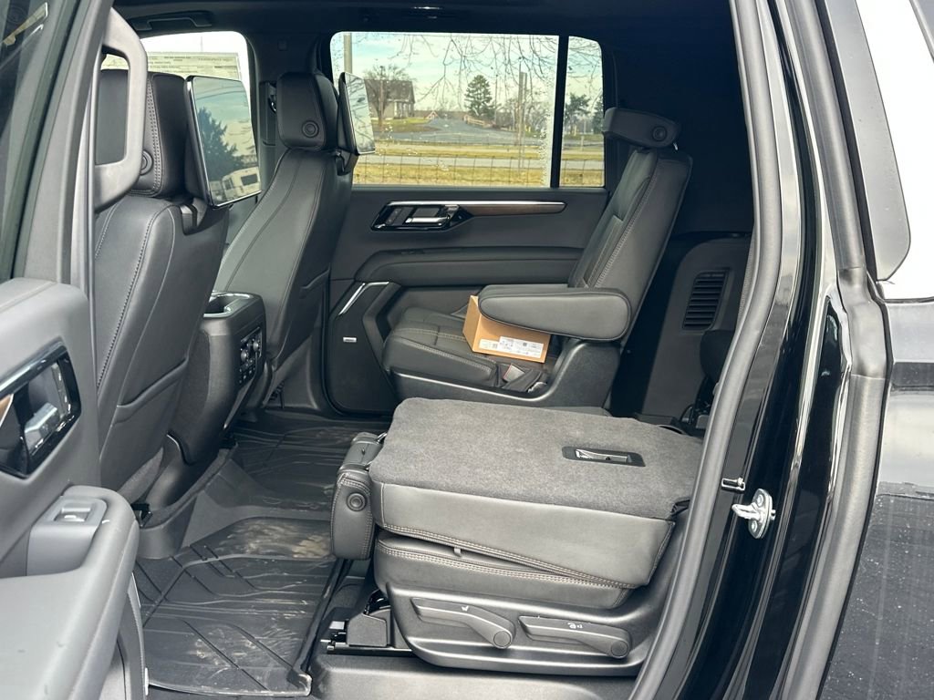 New 2026 Chevrolet Suburban High Country image 17