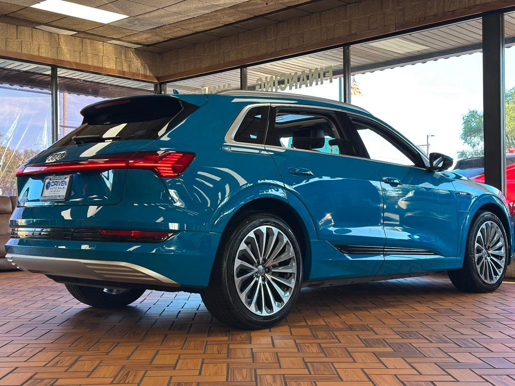 Used 2019 Audi e-tron Prestige w/ Prestige Package image 16