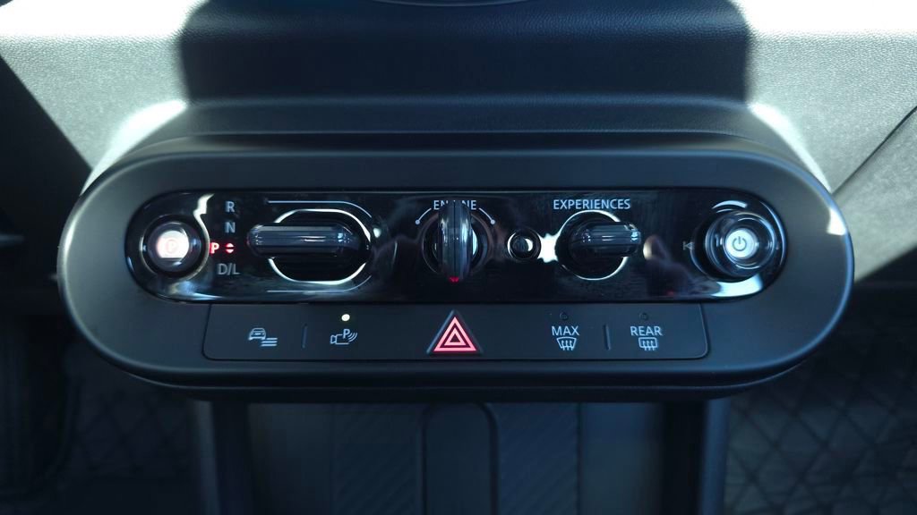 Used 2025 MINI Cooper 4-Door Hardtop image 34