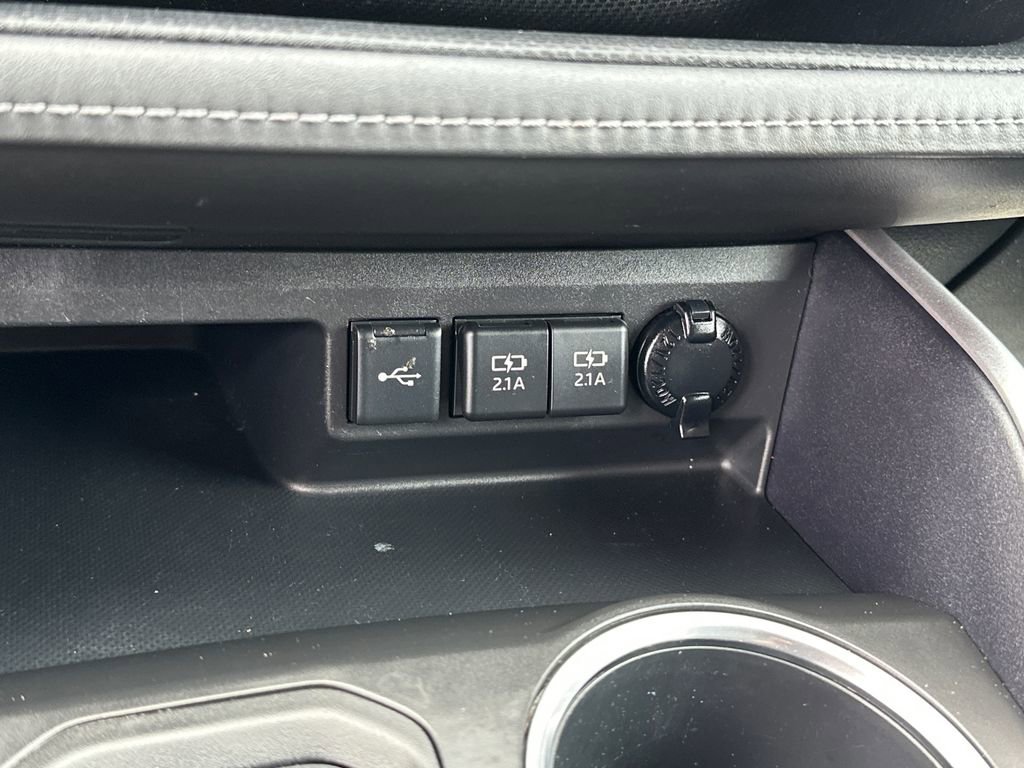 Used 2020 Toyota Highlander XLE image 30