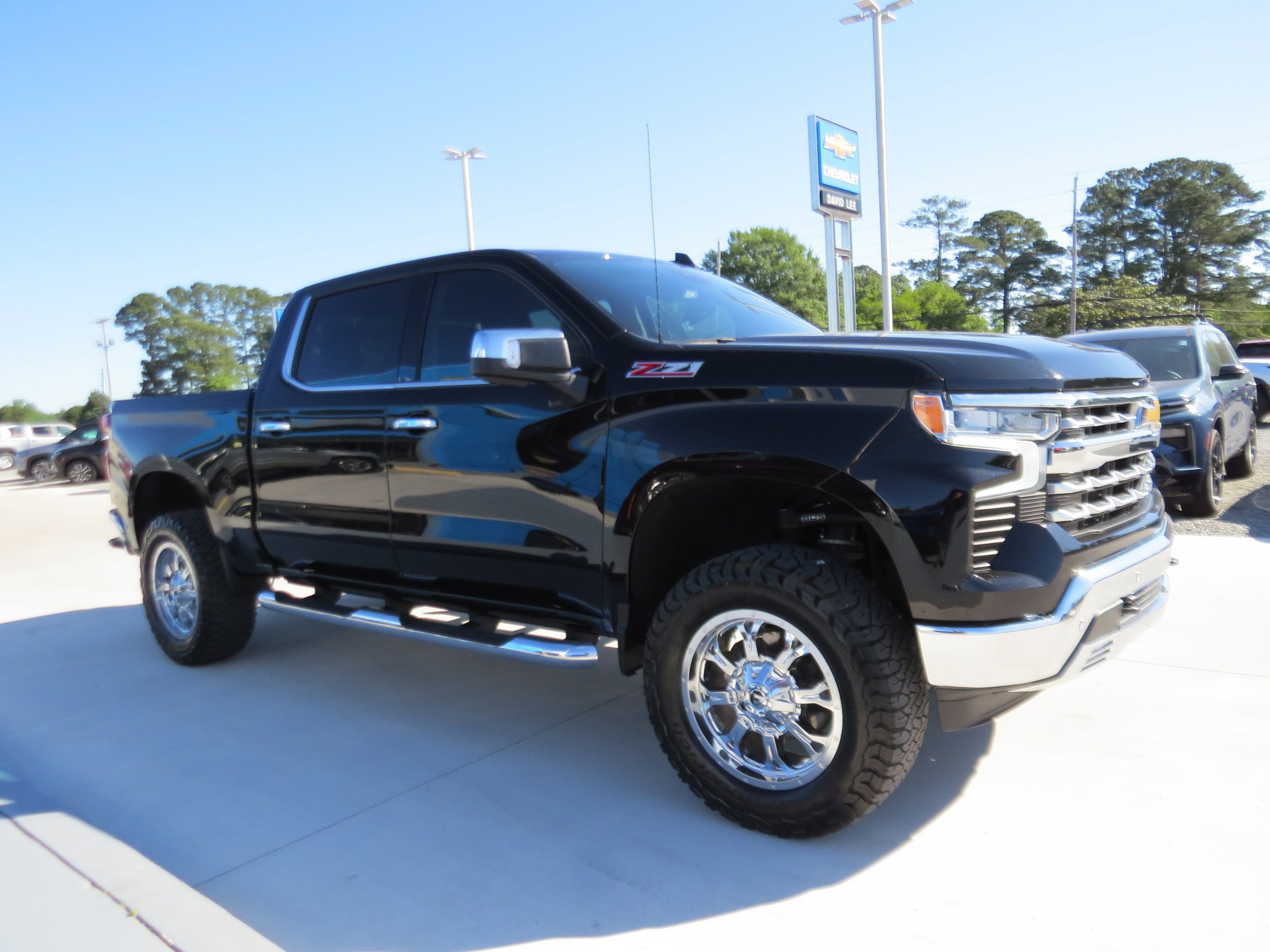 Used 2023 Chevrolet Silverado 1500 LTZ AWD/4WD image 7