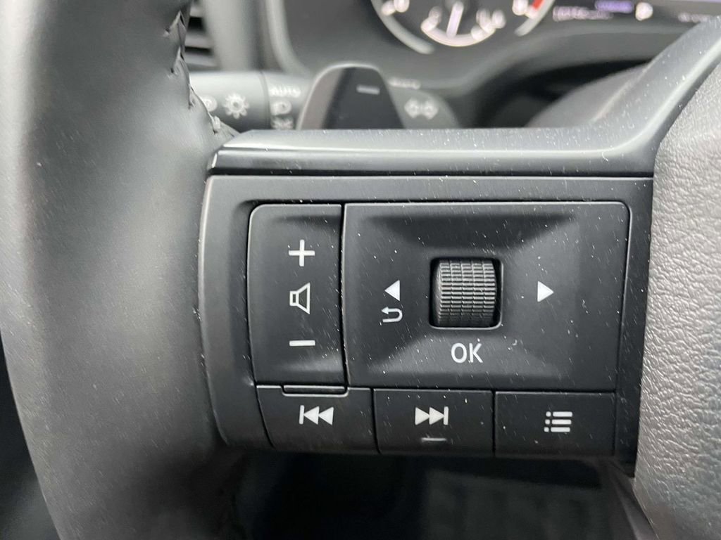 Used 2025 Nissan Rogue SV w/ SV Premium Package image 35