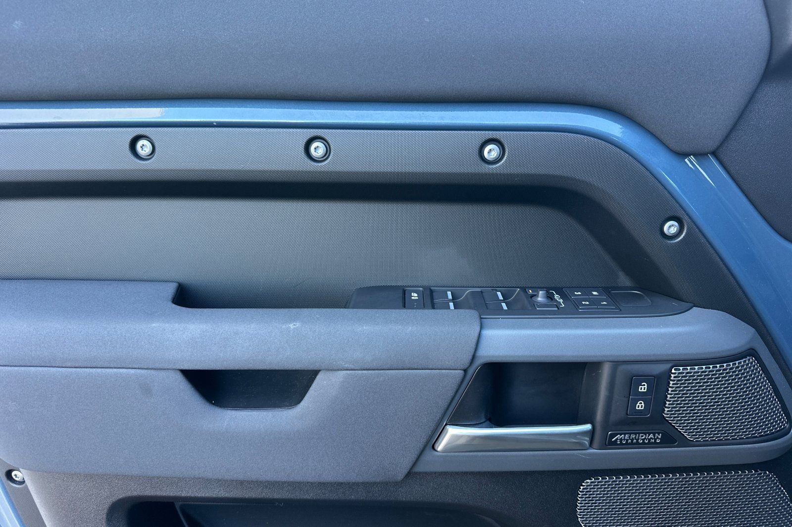 Used 2023 Land Rover Defender 110 X-Dynamic SE image 12