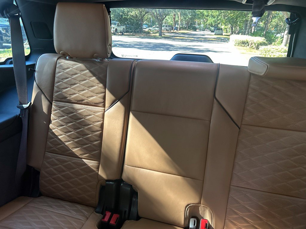 Used 2021 Cadillac Escalade Premium Luxury AWD/4WD image 11
