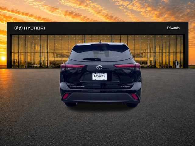 Used 2021 Toyota Highlander XLE AWD/4WD image 7