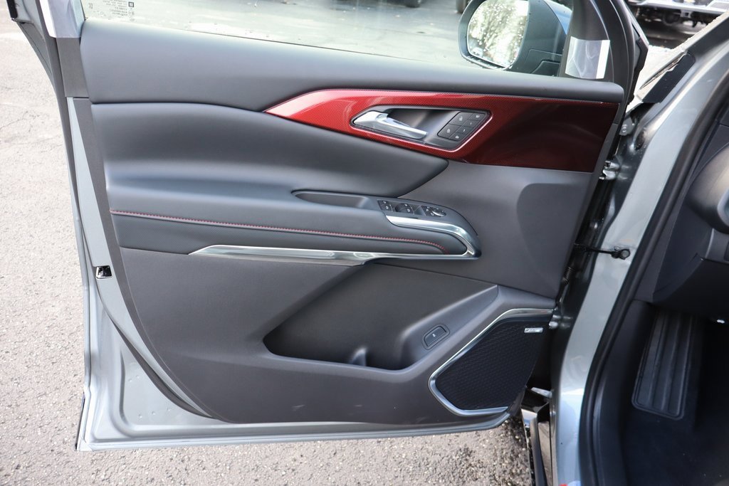 New 2026 Chevrolet Traverse RS image 3