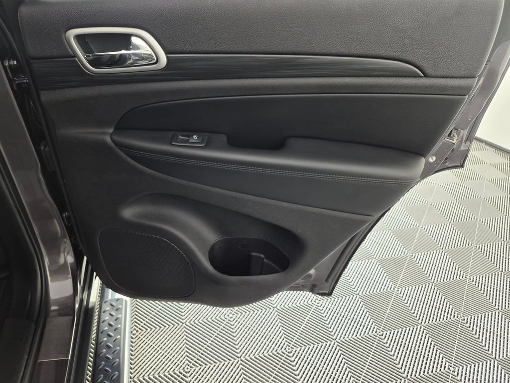 Used 2020 Jeep Grand Cherokee Laredo RWD image 30