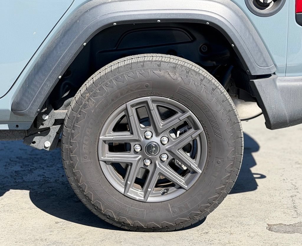 Used 2025 Jeep Wrangler Unlimited Sport AWD/4WD image 3