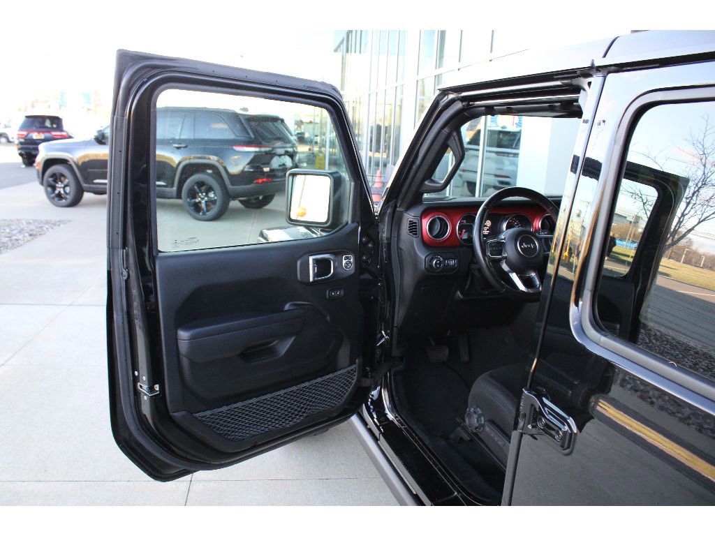 Certified 2022 Jeep Gladiator Rubicon w/ Cold Weather Group image 15