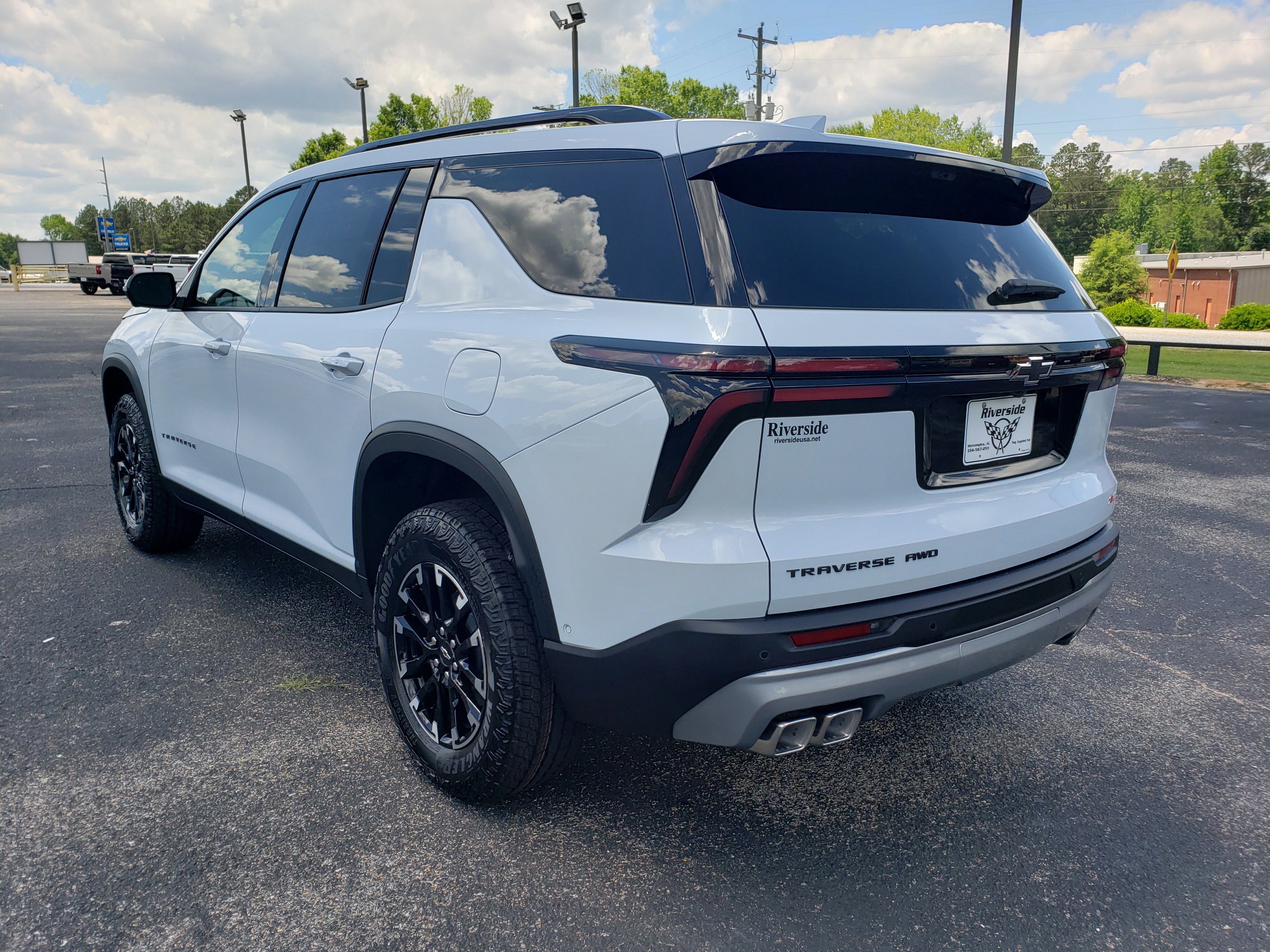 New 2026 Chevrolet Traverse Z71 w/ Enhanced Driving Package AWD/4WD image 4