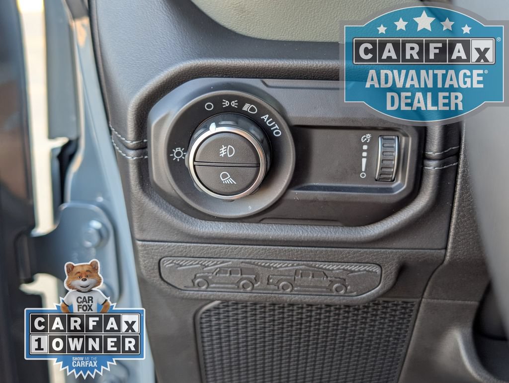 Used 2025 Jeep Gladiator Mojave AWD/4WD image 15