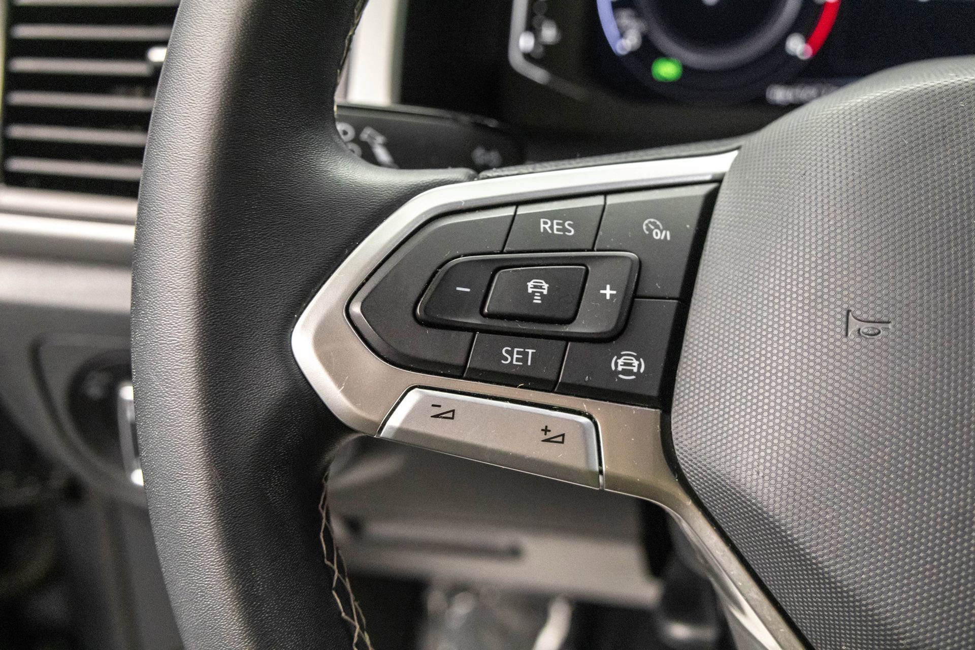 Used 2023 Volkswagen Atlas SE AWD/4WD image 18