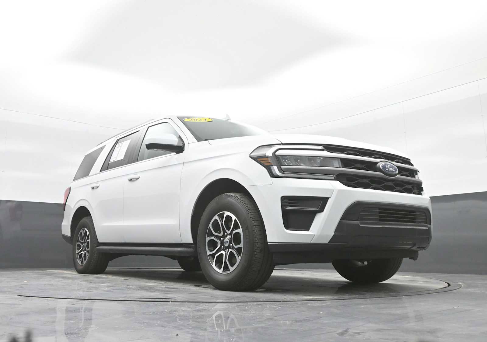 Used 2024 Ford Expedition XLT image 29