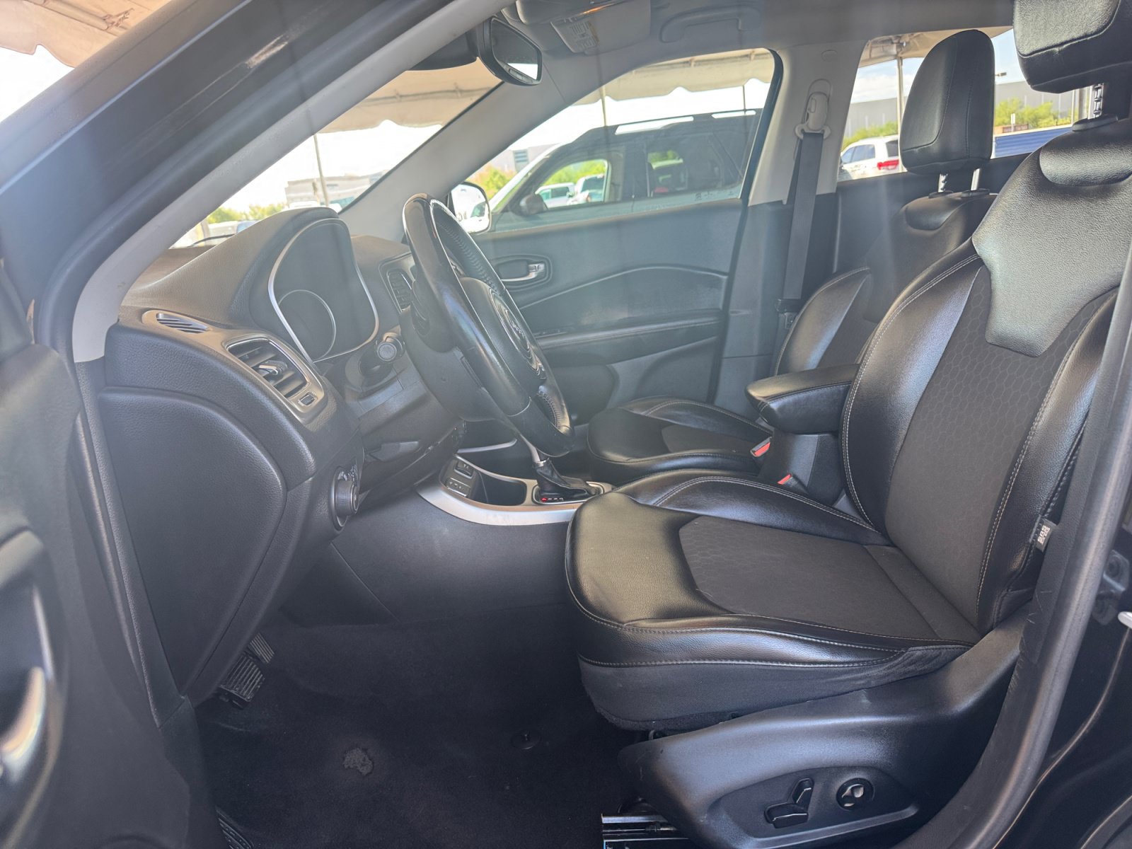 Used 2018 Jeep Compass Latitude w/ Popular Equipment Group FWD image 9