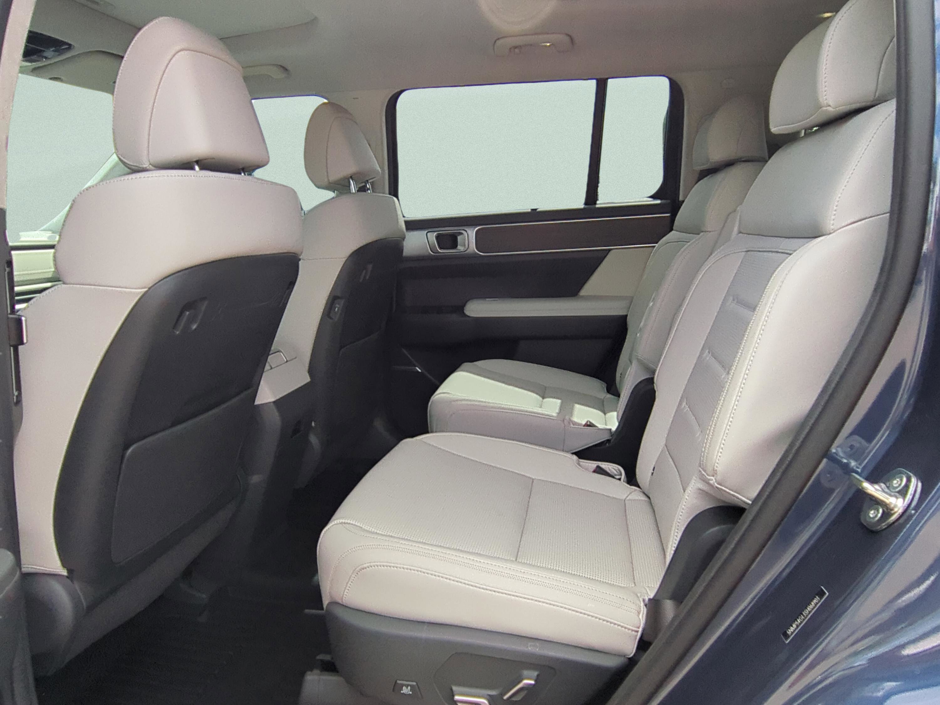 Used 2025 Hyundai Santa Fe Calligraphy image 13