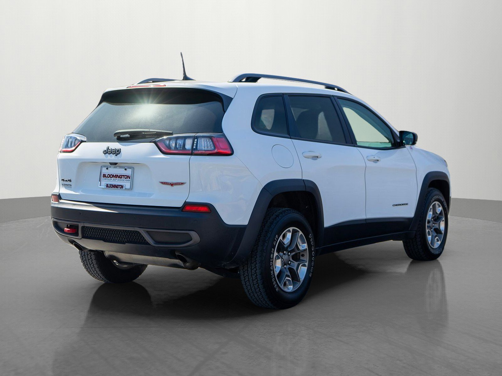Used 2019 Jeep Cherokee Trailhawk w/ Cold Weather Group image 7
