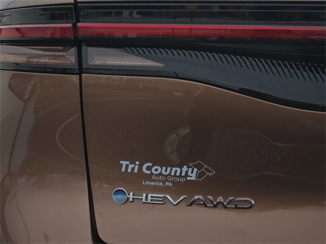 Used 2025 Toyota Crown Limited image 40