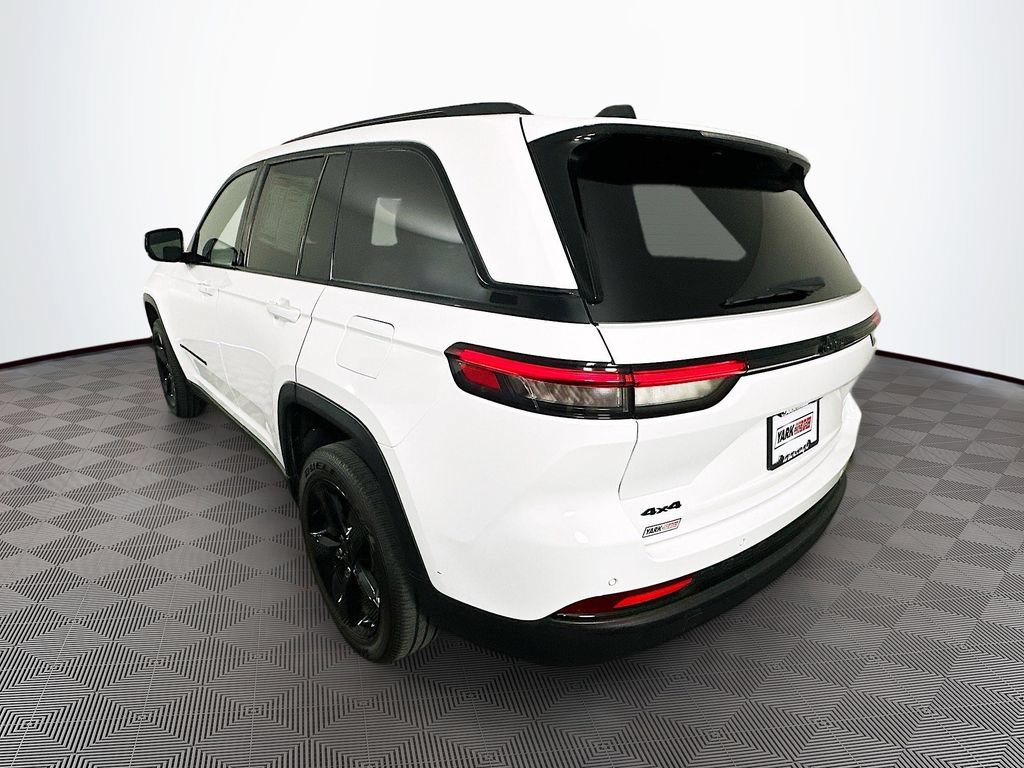 Certified 2023 Jeep Grand Cherokee Altitude AWD/4WD image 8