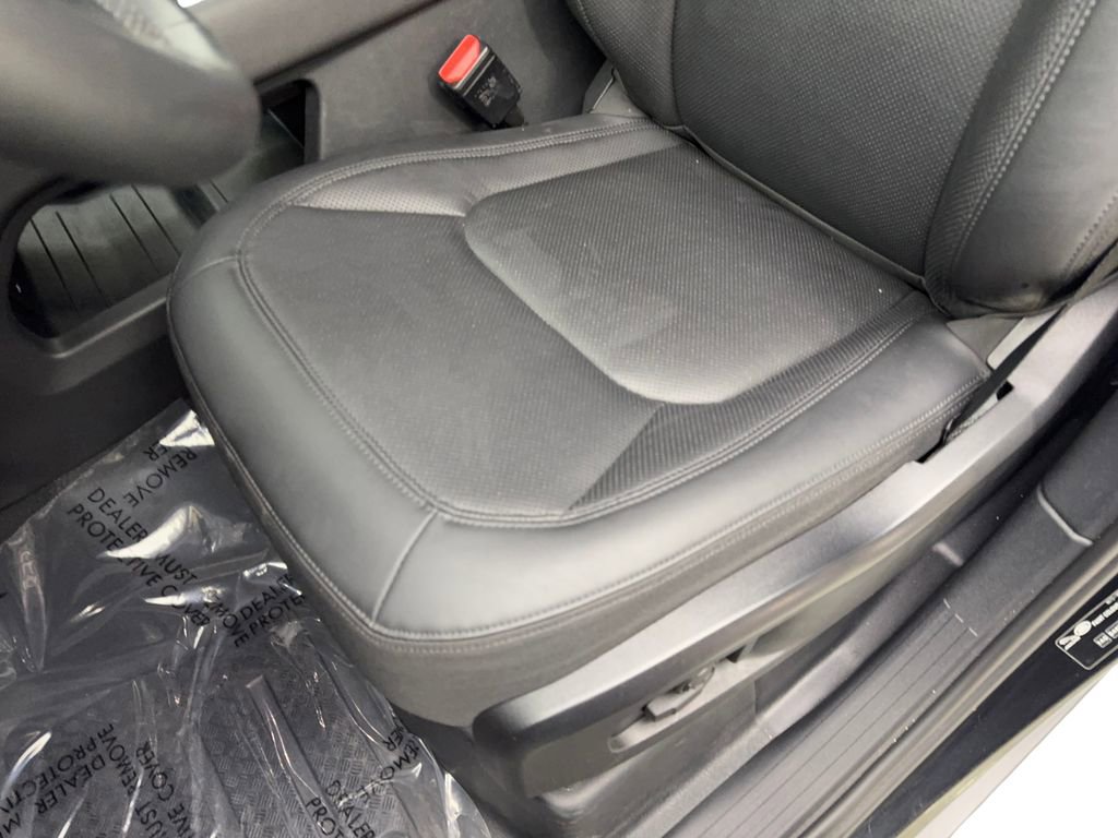 Used 2025 Land Rover Defender 110 S image 27