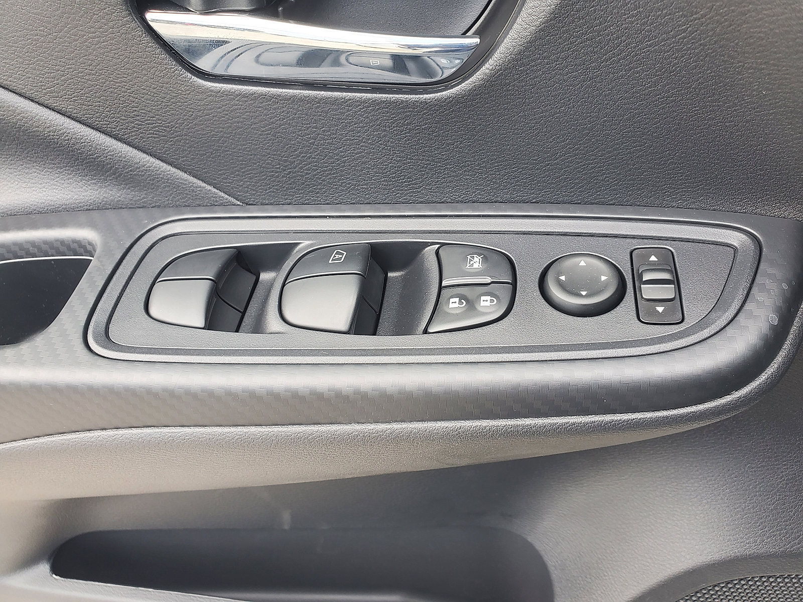 New 2025 Nissan Versa SV w/ Trunk Package FWD image 24