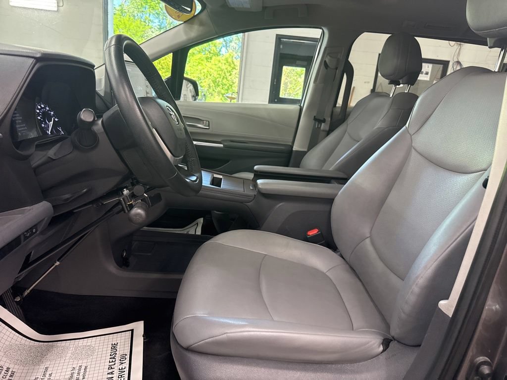 Used 2021 Toyota Sienna XLE FWD image 9
