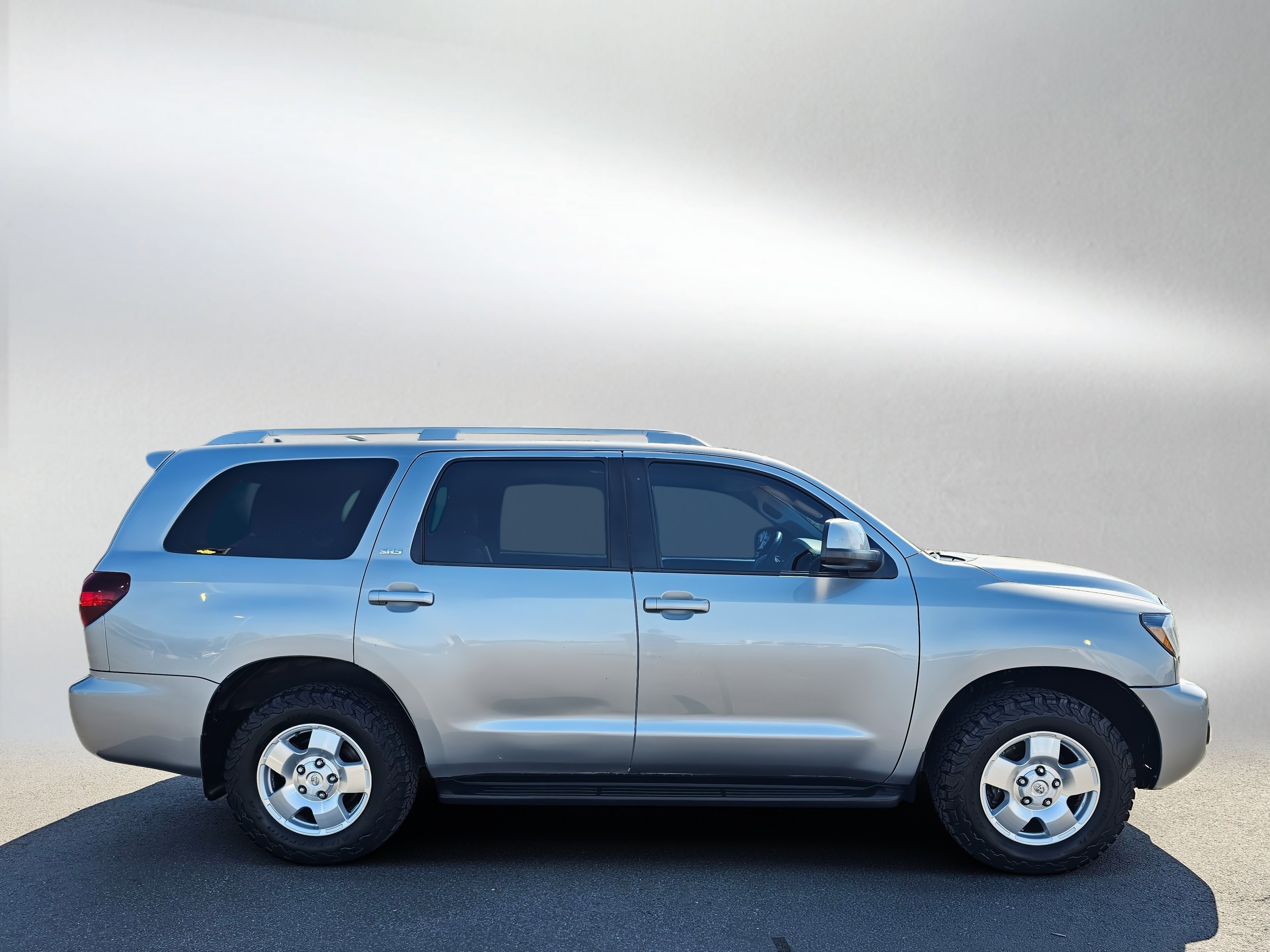 Used 2019 Toyota Sequoia SR5 AWD/4WD image 6