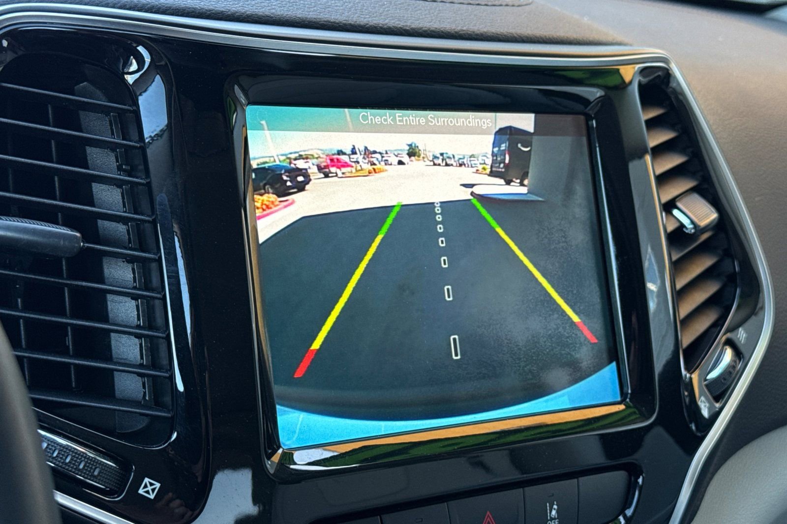 Used 2019 Jeep Cherokee Limited w/ Luxury Group AWD/4WD image 23