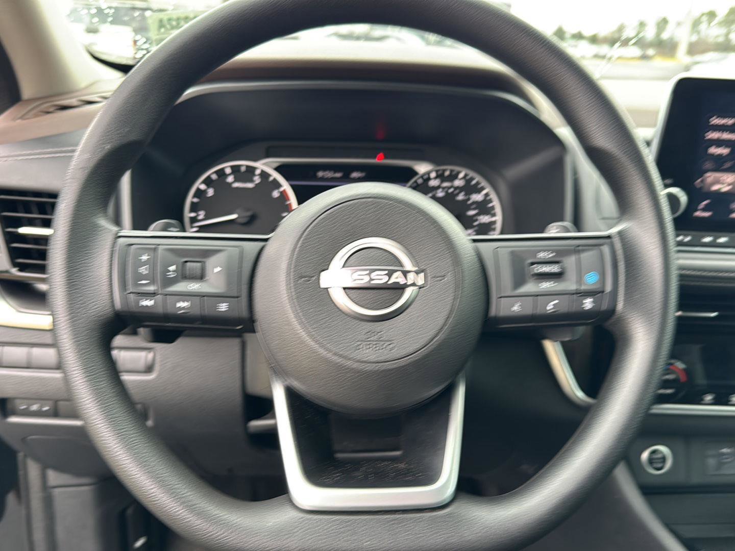 Used 2022 Nissan Rogue SV image 17