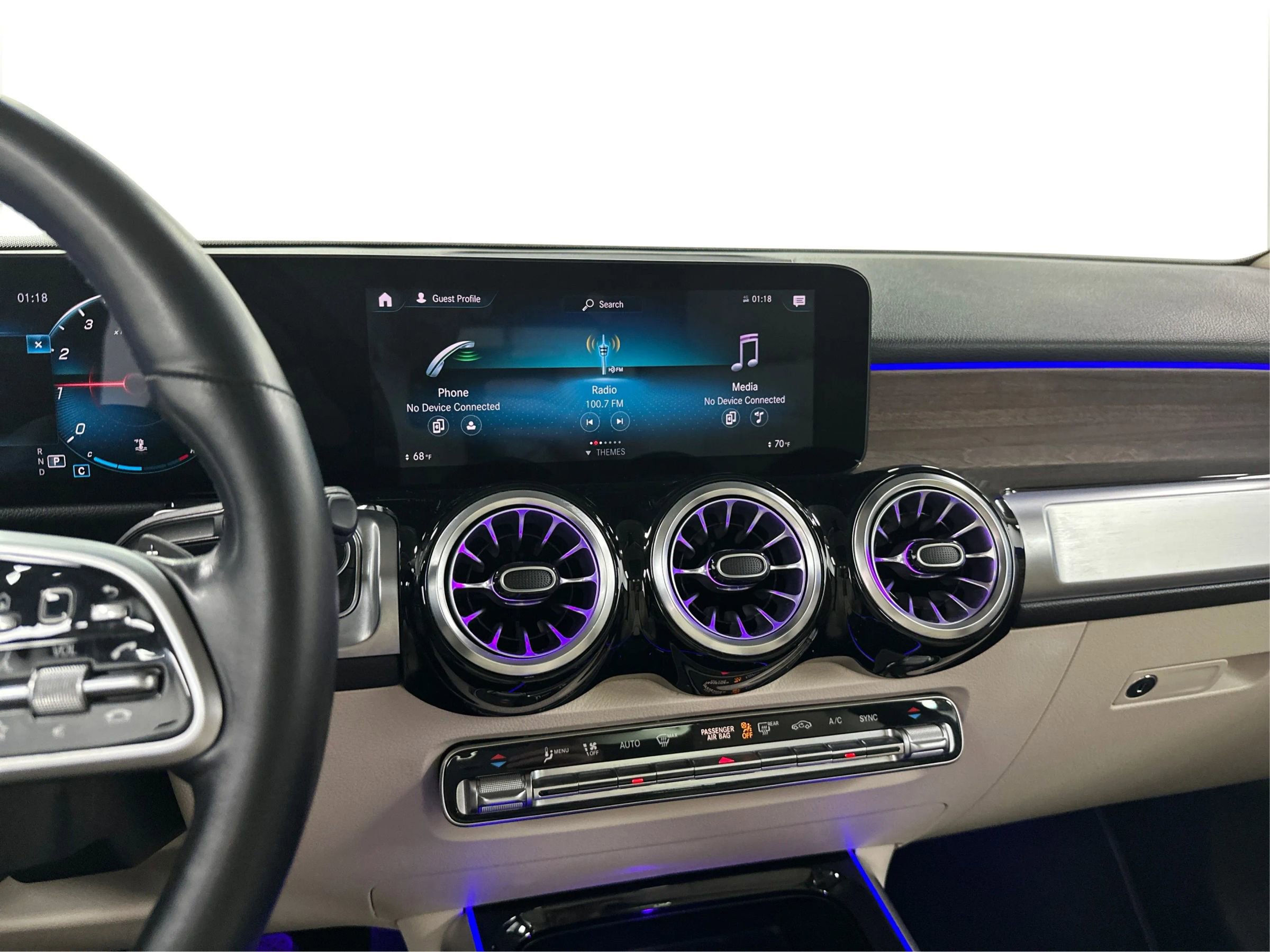 Used 2022 Mercedes-Benz GLB 250 4MATIC w/ Premium Package Lite image 14