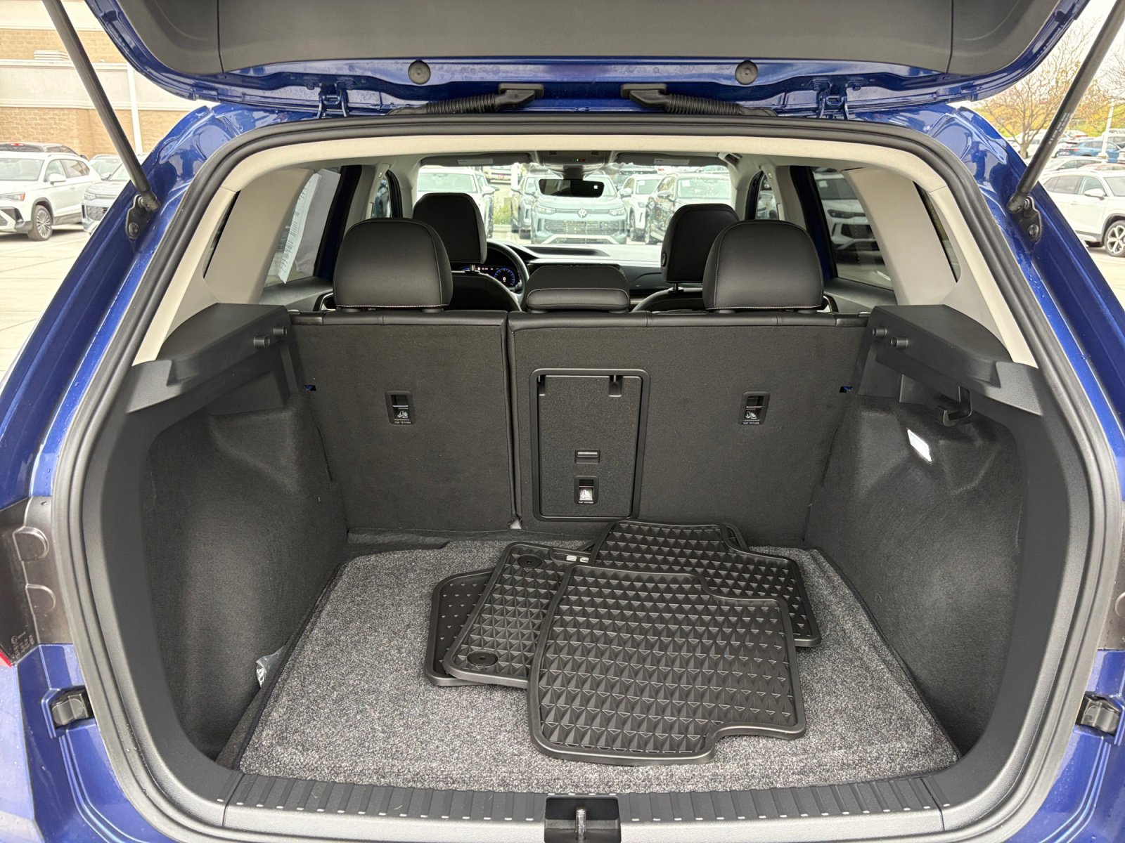 Certified 2024 Volkswagen Taos SEL image 11