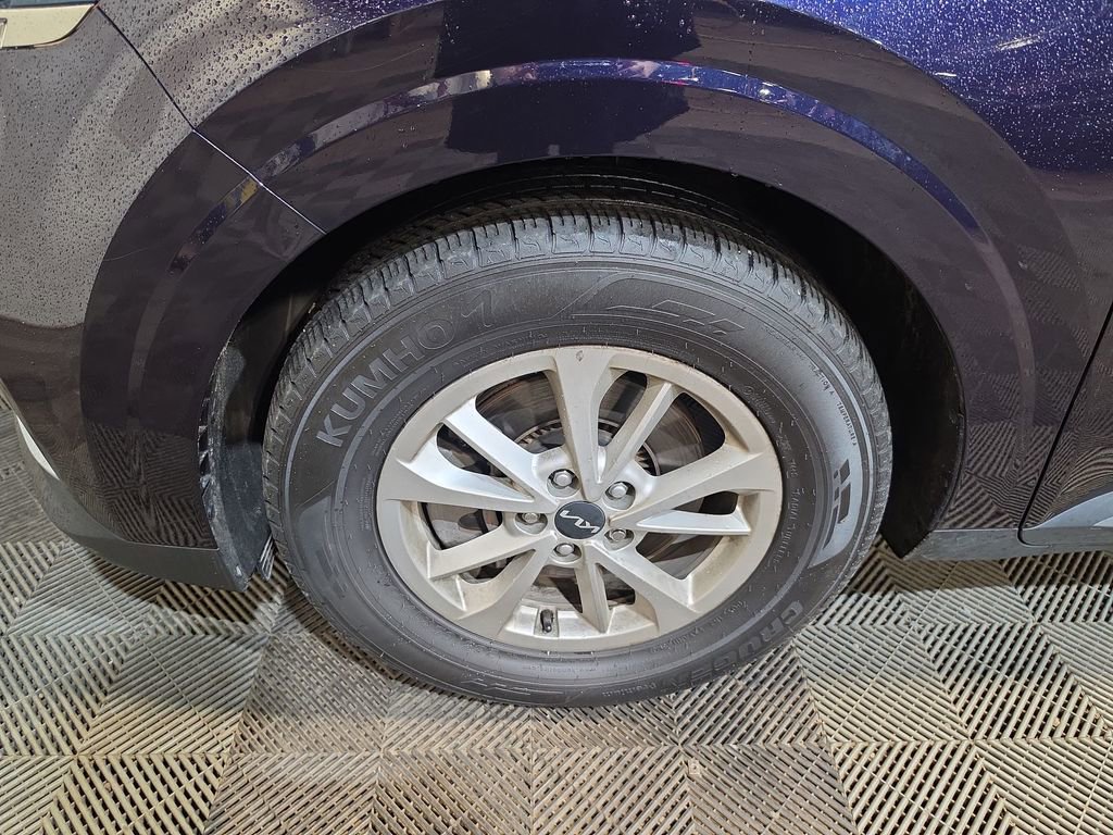 Used 2023 Kia Carnival LX FWD image 18