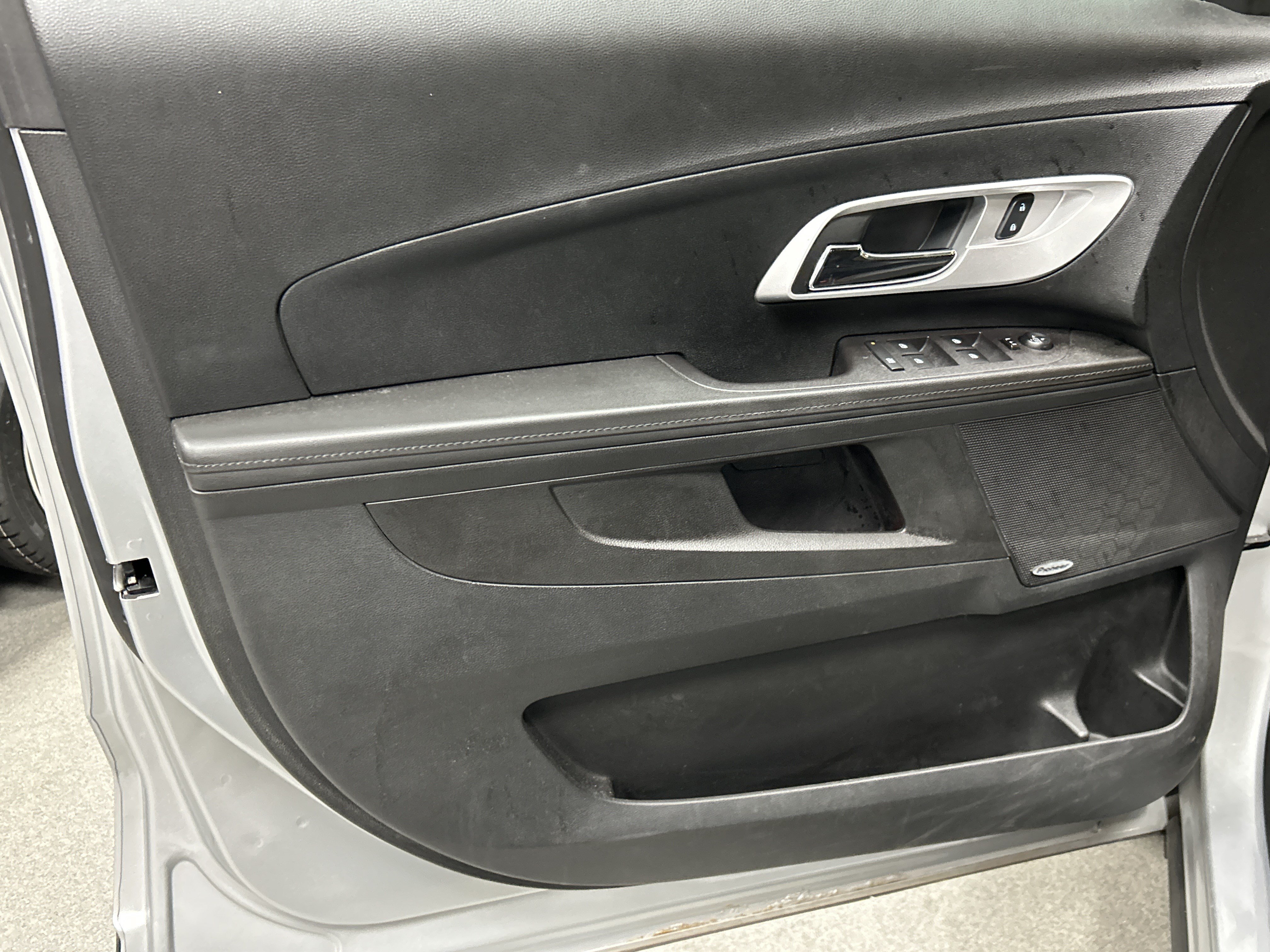 Used 2017 Chevrolet Equinox Premier w/ Enhanced Convenience Package AWD/4WD image 8