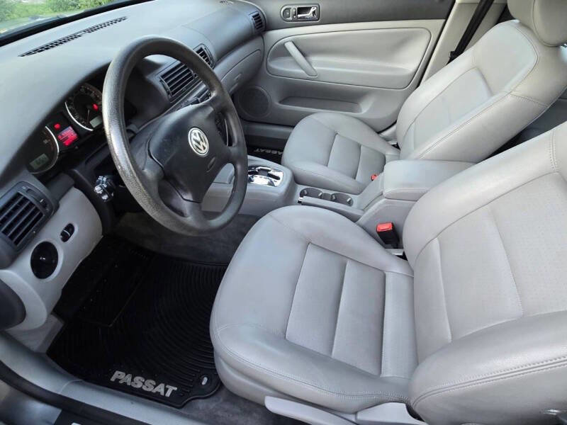 Used 2004 Volkswagen Passat GLS FWD image 3