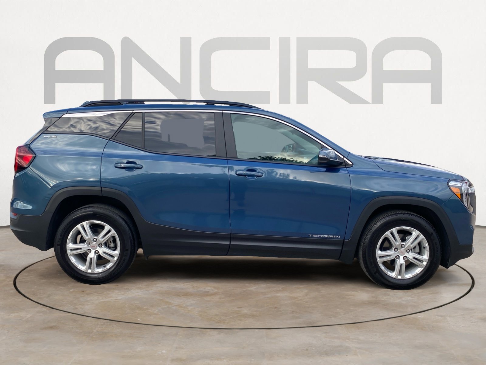 Used 2024 GMC Terrain SLE w/ Driver Convenience Package image 11