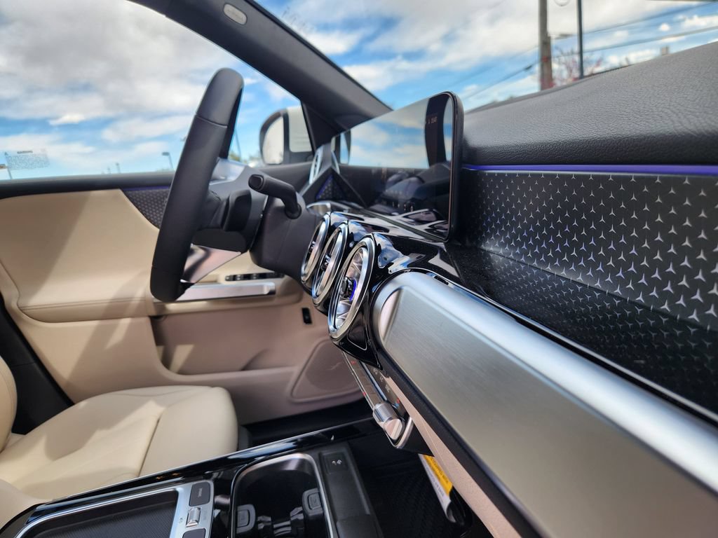 New 2026 Mercedes-Benz GLB 250 4MATIC image 17