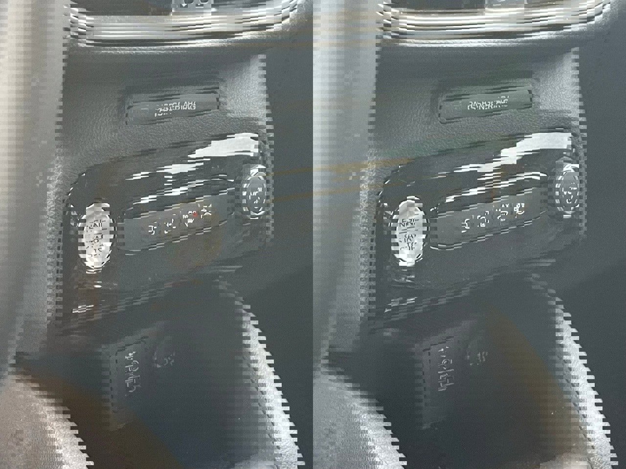 Used 2024 Ford Escape PHEV image 11