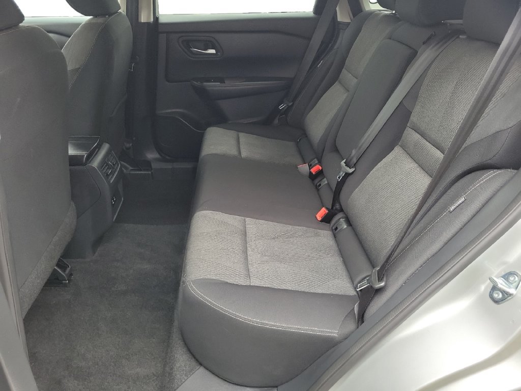 Used 2025 Nissan Rogue SV FWD image 24
