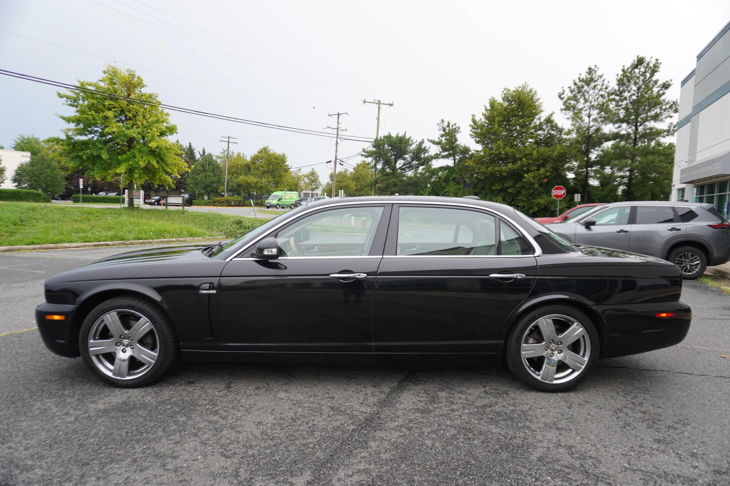Used 2008 Jaguar XJ8 RWD image 4
