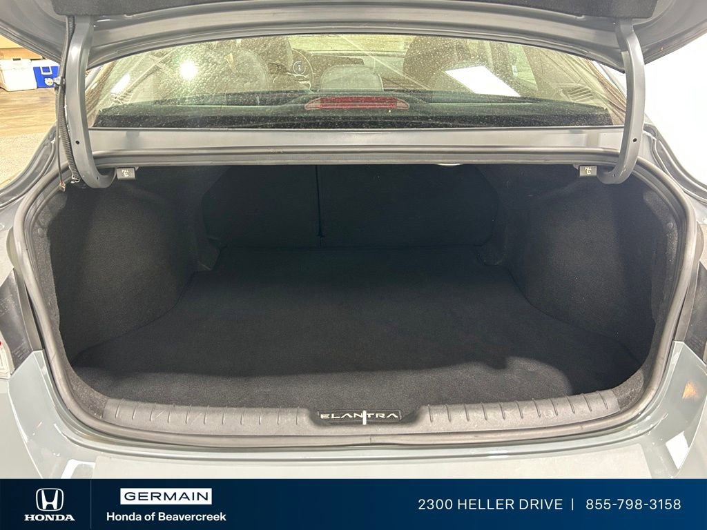 Used 2022 Hyundai Elantra Limited FWD image 29