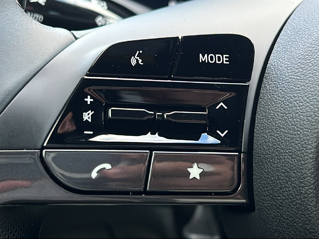 Used 2025 Hyundai Elantra SEL FWD image 19