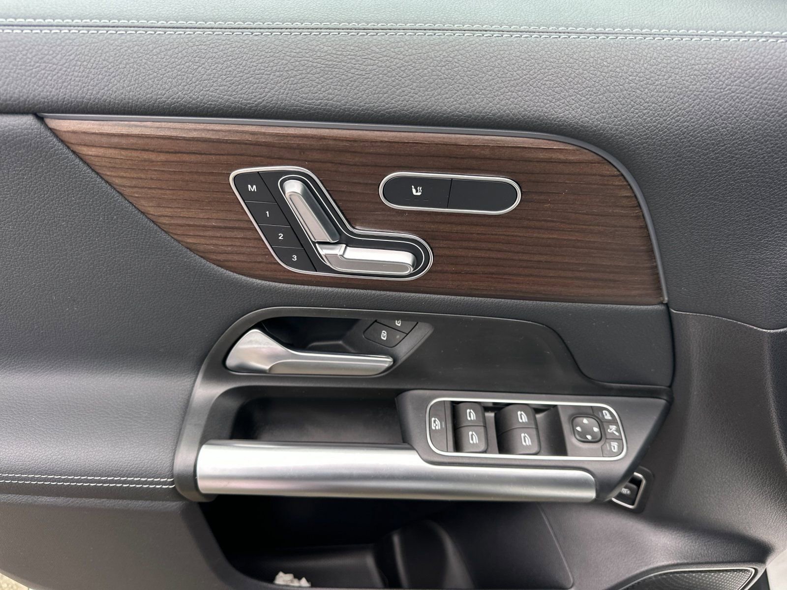 Used 2025 Mercedes-Benz GLA 250 4MATIC image 11