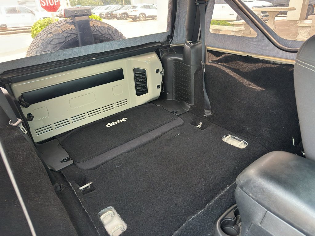 Used 2017 Jeep Wrangler Rubicon w/ Power Convenience Group AWD/4WD image 31